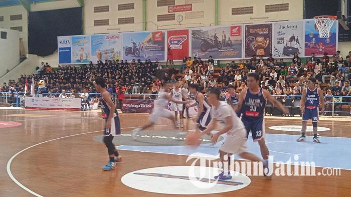 Tim-basket-putra-SMAN-2-Lumajang-melawan-SMAN-3-Lumajang.jpg