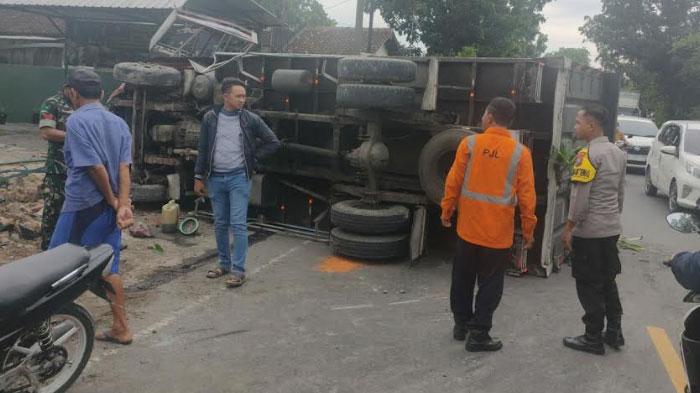 Kantor Koramil di Bojonegoro Dihantam Truk, Pengemudi Diduga Mengantuk, Begini Kondisi Sopir