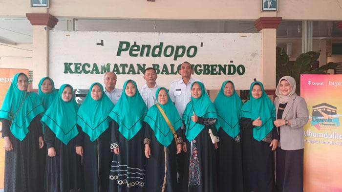 Beri Apresiasi, BTPN Syariah Berangkatkan Umrah 7 Nasabah Asal Balongbendo Sidoarjo, Camat Terharu