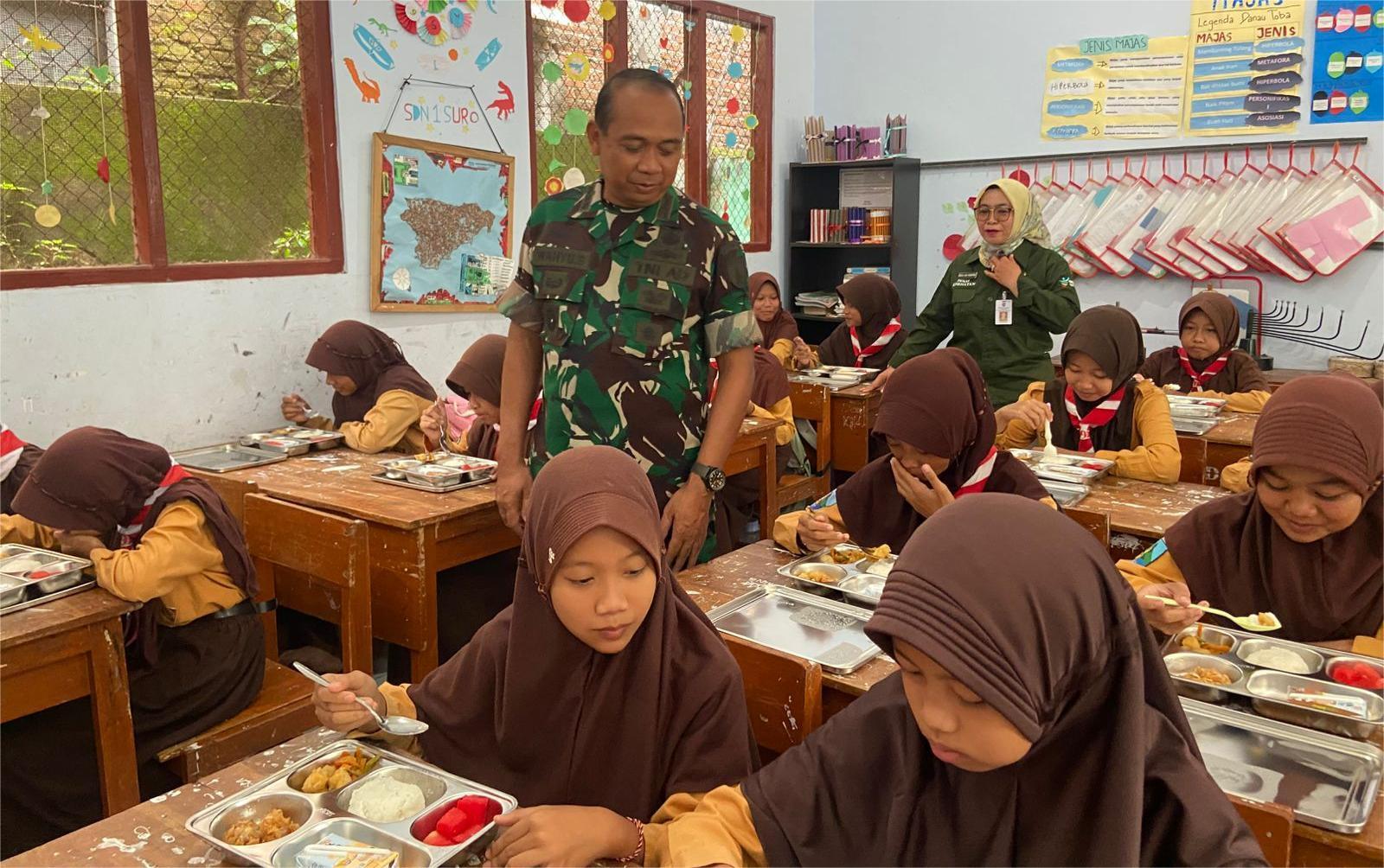 Uji-coba-makan-bergizi-gratis-digelar-di-Ponorogo-Dimana-Kodim-0802-Ponorogo.jpg