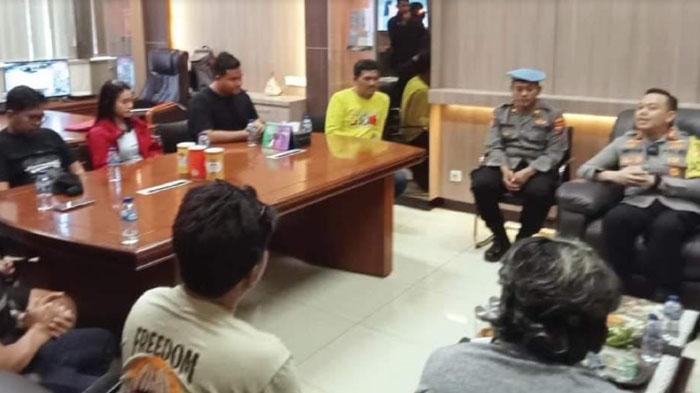 Minta Maaf atas Kerusuhan di Gelora Joko Samudro, Manajemen Gresik United Beri Santunan Korban