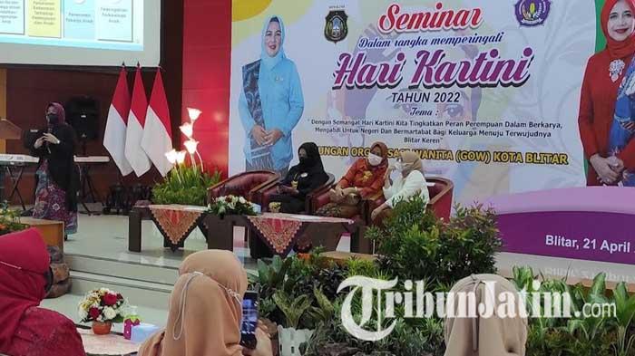 Untuk-memperingati-Hari-Kartini-2022-Gabungan-Organisasi-Wanita-Kota-Blitar-menggelar-seminar.jpg