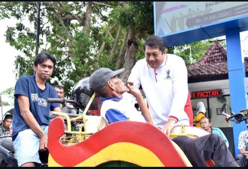 300 Tukang Becak dan Kusir Dokar di Pacitan Dapat Sembako dan Uang Saku Jelang Kemerdekaan