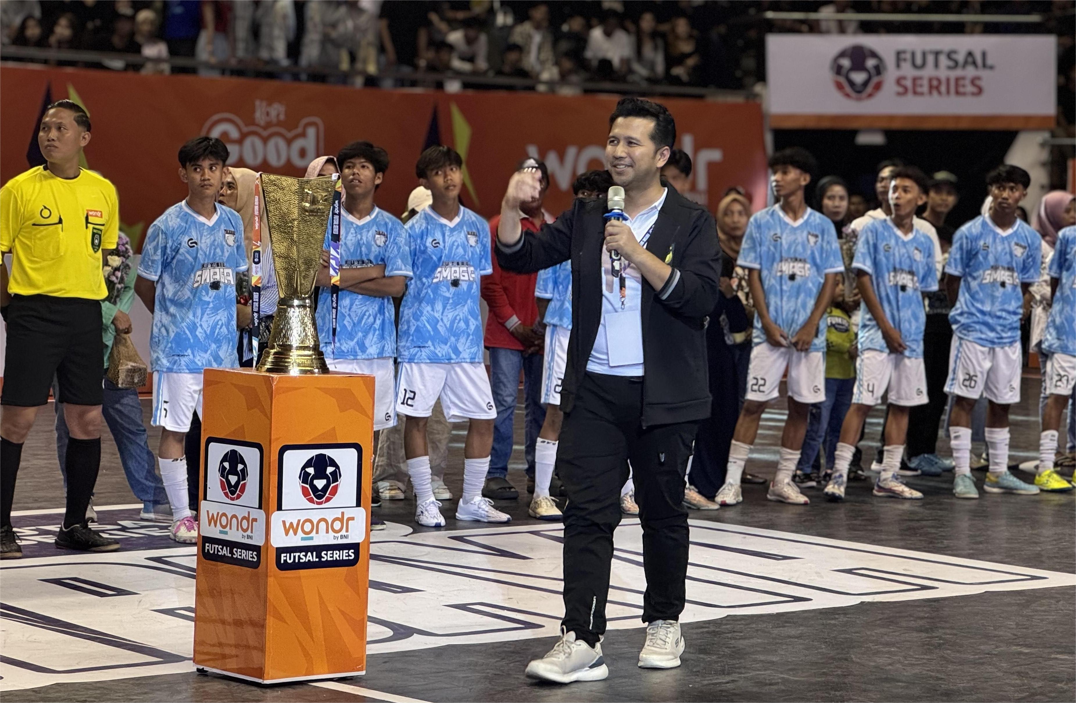 Wakil-Gubernur-Jawa-Timur-Emil-Dardak-membuka-acara-Wondr-Futsal-Series.jpg