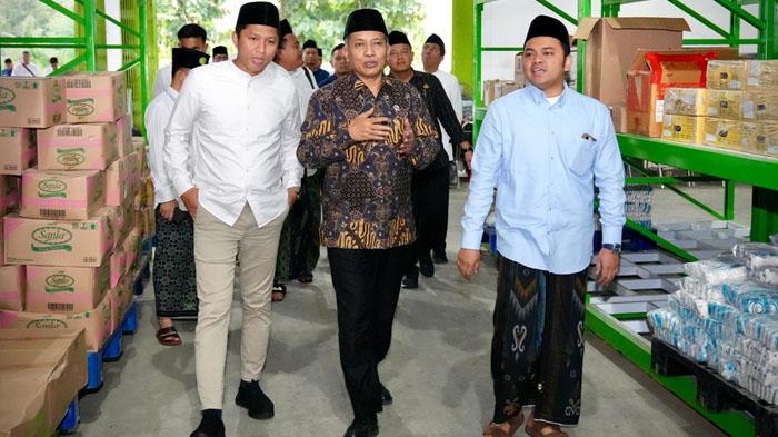 Wakil-Menteri-Koperasi-Ferry-Juliantono-kunjungi-Pondok-Pesantren-Sunan-Drajat-Lamongan.jpg