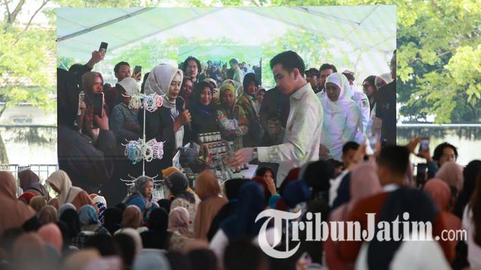 Wakil-Presiden-RI-Gibran-Rakabuming-Raka-melihat-produk-produk-UMKM-di-banyuwangi.jpg