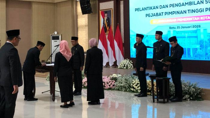 Wali-Kota-Batu-melakukan-rotasi-besar-besaran-pejabat-di-Lingkungan-Pemkot-Batu.jpg