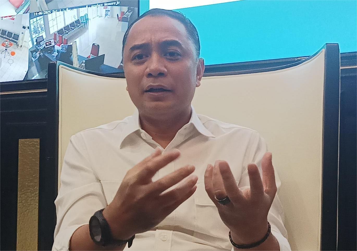 Wali-Kota-Eri-menjelaskan-Pemkot-Surabaya-menyiapkan-anggaran.jpg