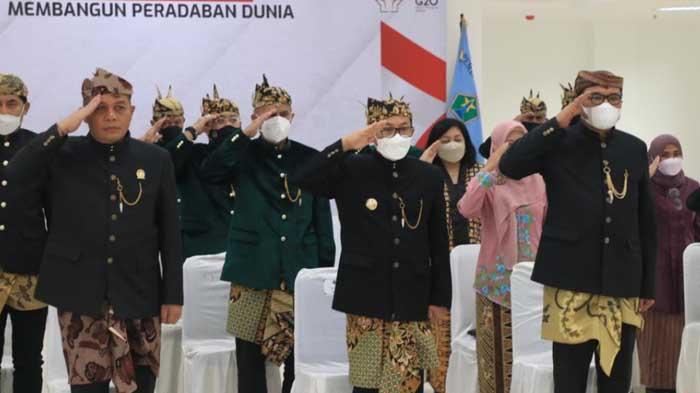 Wali-Kota-Malang-Sutiaji-dan-Sofyan-Edy-Jarwoko-dan-I-Made-Rian-Diana-Kartika-Hari-Lahir-Pancasila.jpg