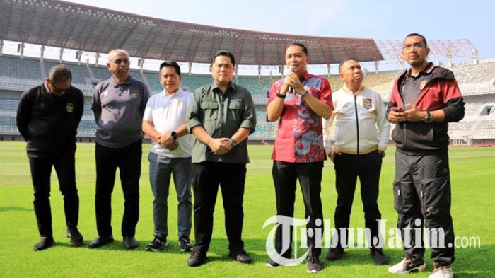 Wali-Kota-Surabaya-Eri-Cahyadi-dan-Erick-Thohir-meninjau-Stadion-Gelora-Bung-Tomo.jpg