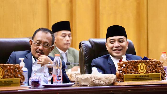 Wali-Kota-Surabaya-Eri-Cahyadi-dan-Wawali-Armuji-saat-kompak-menghadiri-rapat-Paripurna-DPRD.jpg