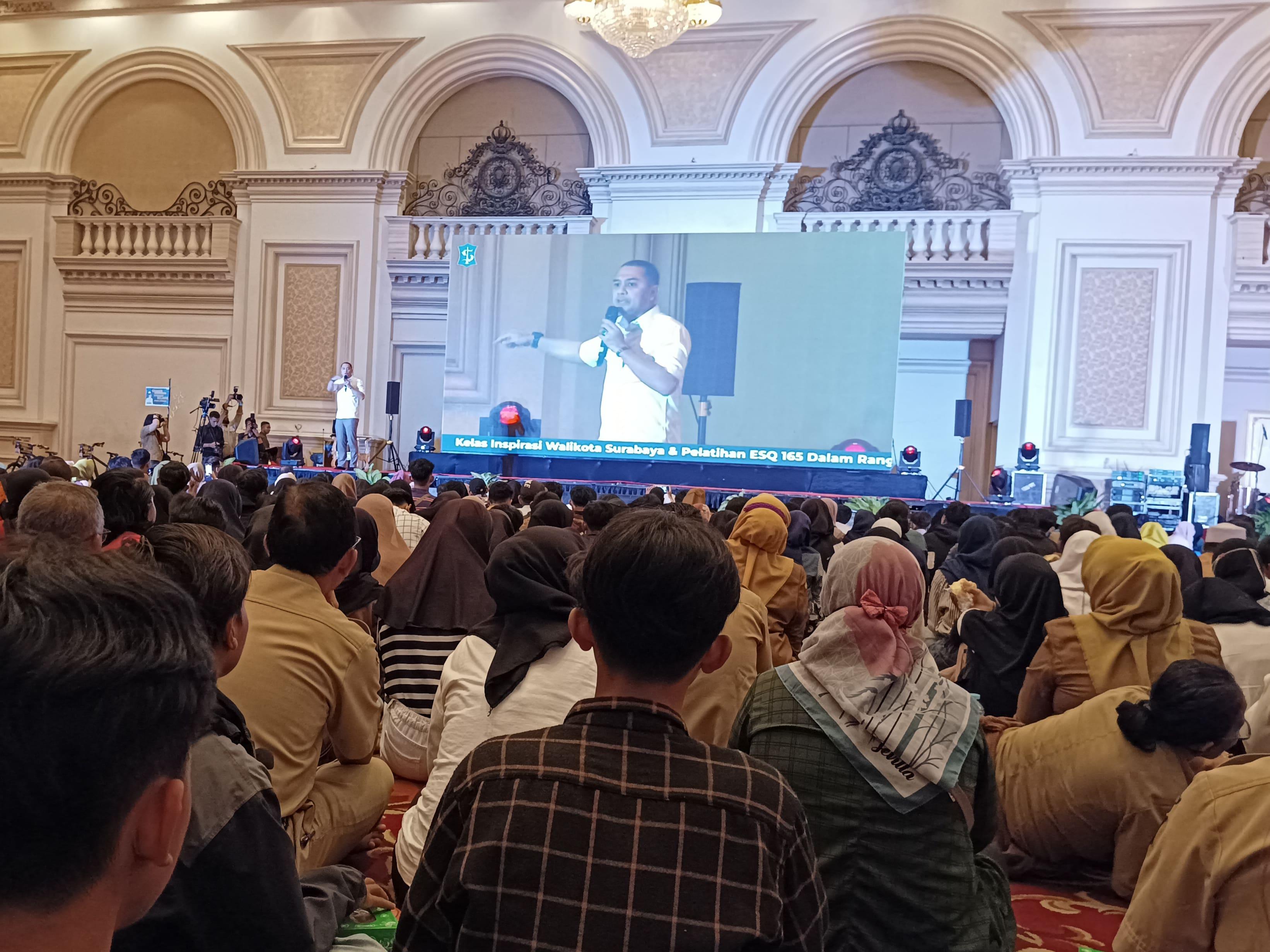 Wali-Kota-Surabaya-Eri-Cahyadi-kala-memberikan-motivasi-pada.jpg