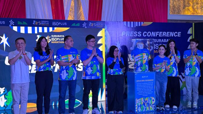 Wali-Kota-Surabaya-Eri-Cahyadi-pada-Press-Conference-Event-Surabaya-ISOPLUS-Marathon.jpg