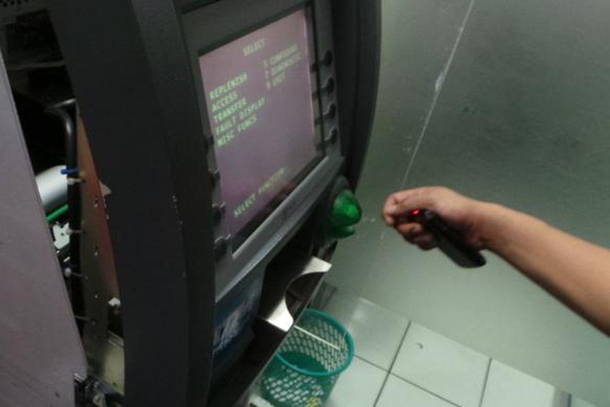 Warga-Sidoarjo-Panik-Saldo-ATM-Rp-135-Juta-Lenyap-Tapi-Uang-Tak-Keluar-PIN-Telanjur-Diintip-Orang.jpg