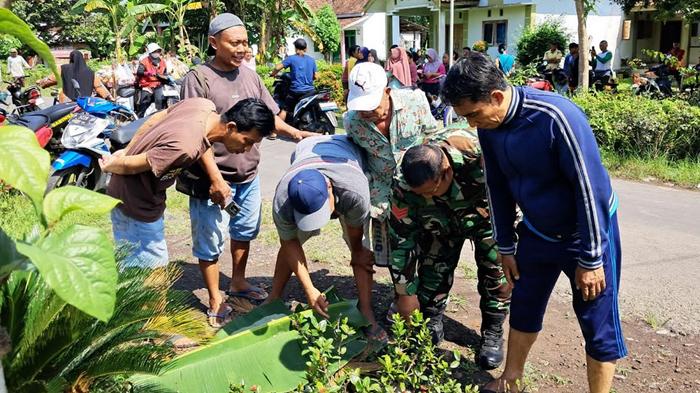 BREAKING NEWS - Jasad Bayi di Got Gegerkan Warga Jember, Masih Lengkap dengan Ari-ari