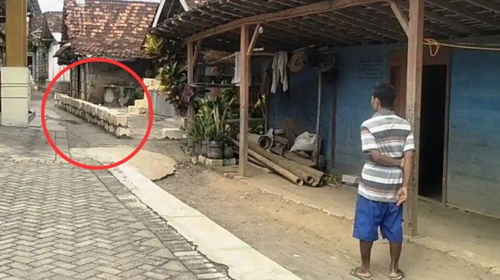 Warga-konflik-antar-warga-mengakibatkan-terblokirnya-jalan-gang-akses-seluruh-warga-sekitar.jpg
