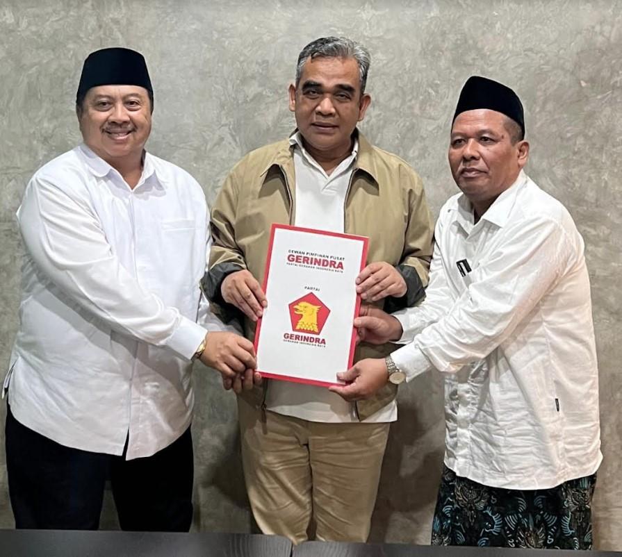 Warsubi-dan-Gus-Salman-Menerima-Surat-Rekomendasi-Maju-di-Pilkada-dari-Partai-Gerindra.jpg