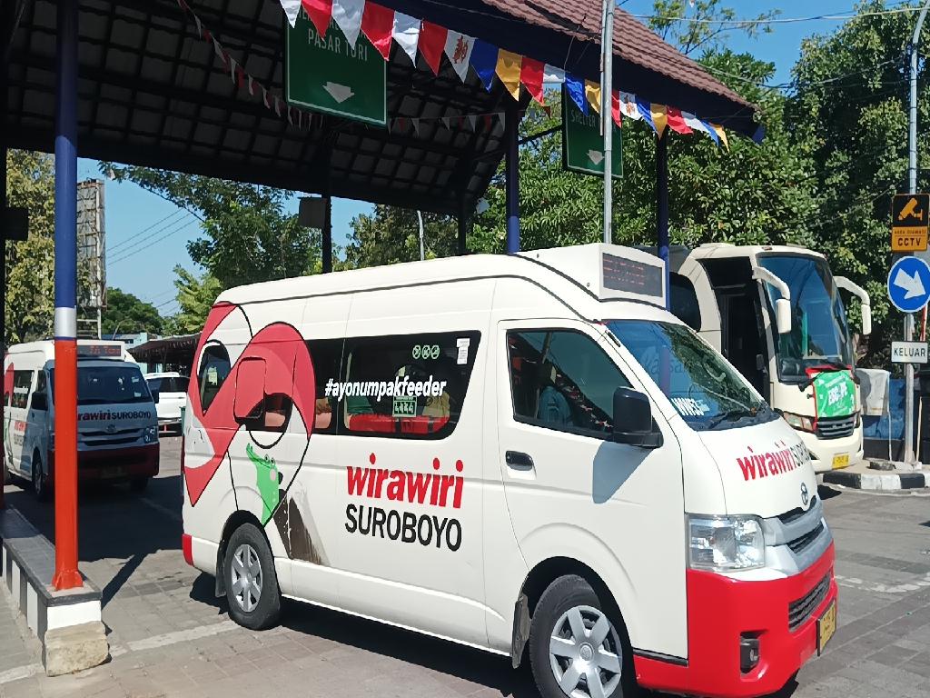 Wira-Wiri-Surabaya-menunggu-jadwal-pemberangkatan-Pemkot-Surabaya.jpg