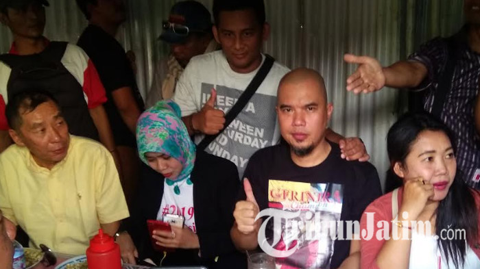 Jelang Deklarasi #2019GantiPresiden di Surabaya, Ahmad Dhani Temui Relawan Sambil Ngelontong Balap