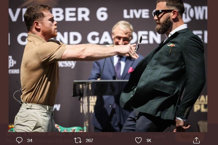 aksi-dorong-canelo-alvarez-dan-caleb-plant-dalam-sesi-jumpa-pers-selasa-2192021.jpg