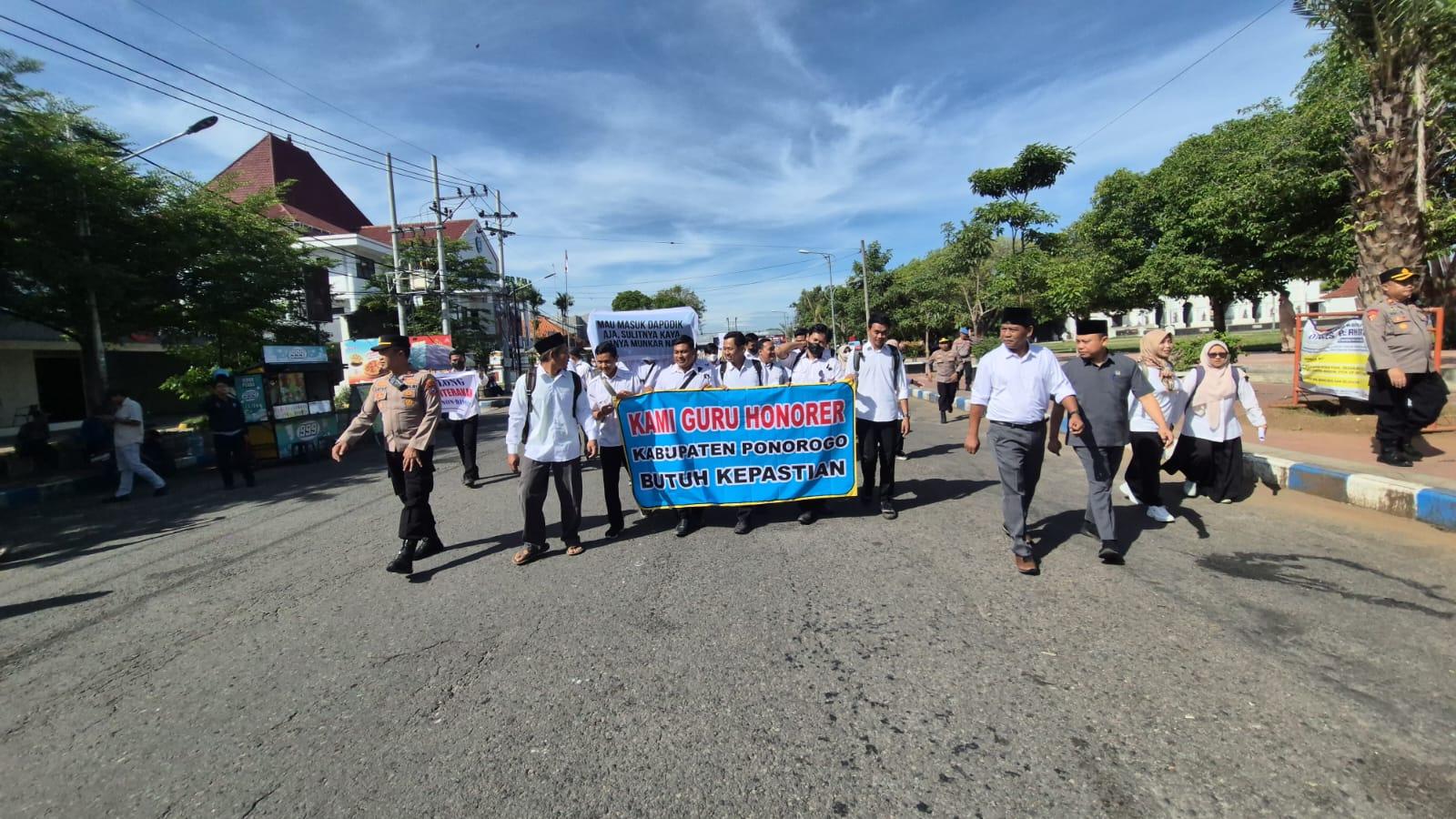 aksi-gtt-ponorogo-ke-pemkab.jpg