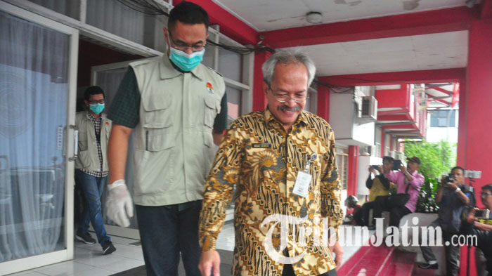 aksi-kpk-di-mojokerto-sekdakab-dikeler_20180424_180944.jpg