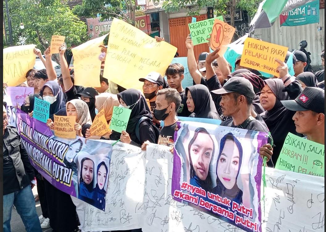 Prihatin Jombang Darurat Ruang Aman, Aktivis sampai Lansia Demo Minta Pelaku Kekerasan Dihukum Mati