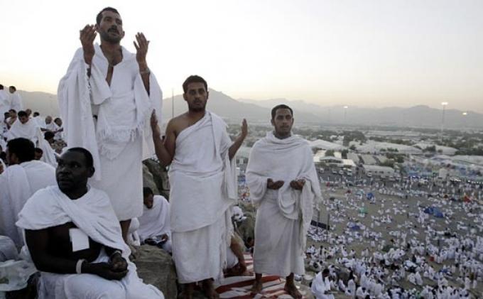 amalan-yang-dianjurkan-saat-wukuf-di-Arafah-dalam-ibadah-haji.jpg