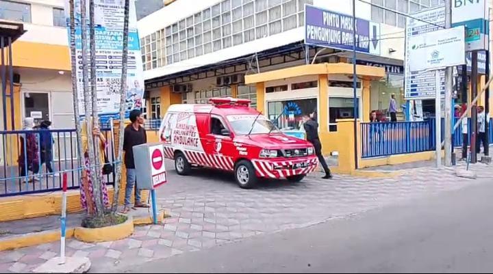 Saat 23 Unit Ambulan Beriringan Angkut Jenazah dan Korban Kecelakaaan Bus Rombongan RS Bina Sehat