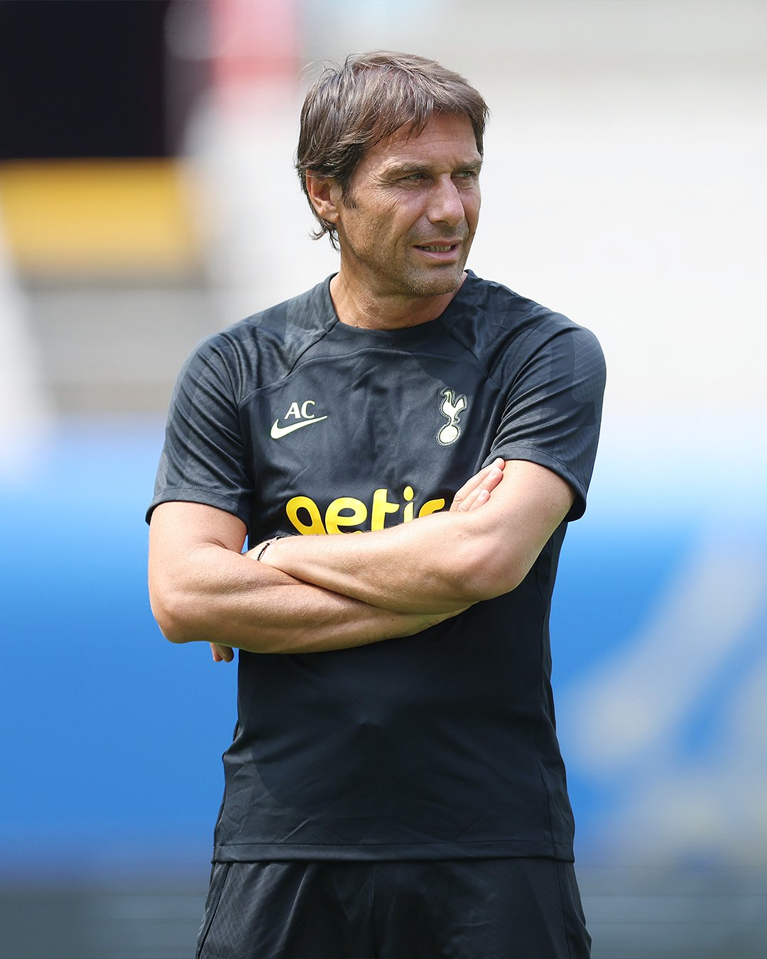 antonio-conte-saat-memimpin-latihan-pramusim-tottenham-hotspur.jpg