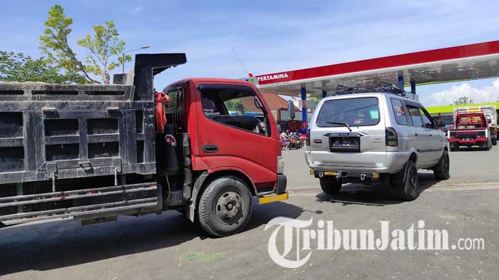 Solar Langka di Madiun, Antrean Kendaraan Mengular Berjam-jam