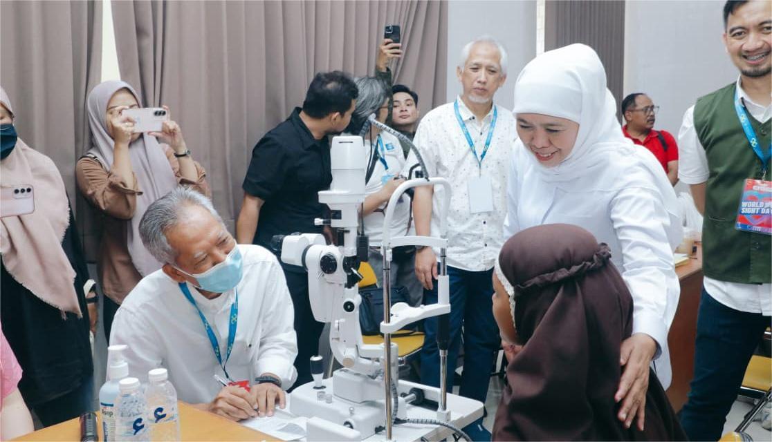Gubernur Khofifah Apresiasi Sinergi Lintas Elemen Bagi 1000 Kacamata Gratis di World Sight Day 2025