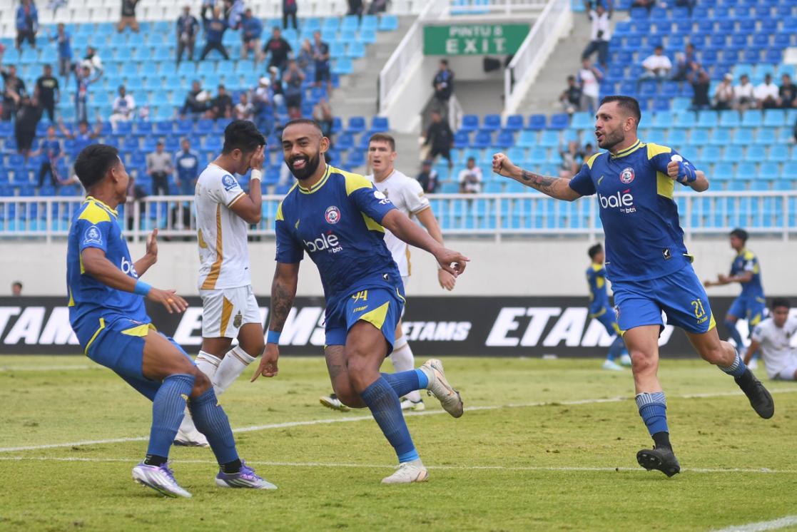 arema-fc-puncaki-klasemen-sementara.jpg