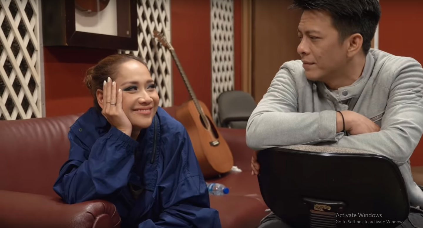 Ariel Noah Pijat Kaki BCL yang Kram, Tiba-tiba Sang Vokalis Curhat Nasib Asmaranya: Cari Cinta Susah