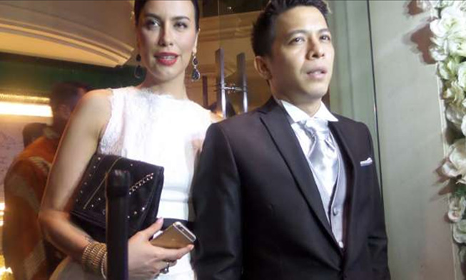 Mulai Sering Posting Foto Ariel, Sophia Latjuba Masih Diprotes, Walah Perhatikan Celana Ariel Deh!