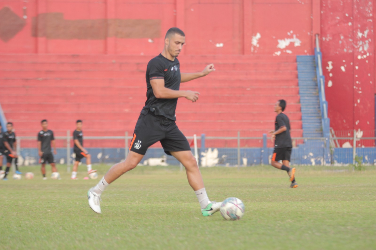 Jelang Lawan PSIS Semarang, Pemain Asing Persik Kediri Arthur Felix Pulih dari Cedera