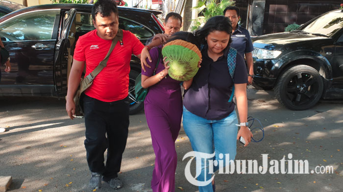 artis-va-digelandang-ke-mapolda-jatim-karena-diduga-terlibat-kasus-prostitusi-online.jpg