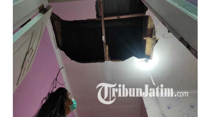 asbes-rumah-warga-di-kota-malang-ambruk-akibat-getaran-gempa-di-blitar.jpg