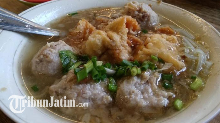 Sedapnya Bakso Pratama Surabaya, Kuahnya Gurih Panas dan Pentol Kenyalnya Bikin Kemringet, Mau Coba?