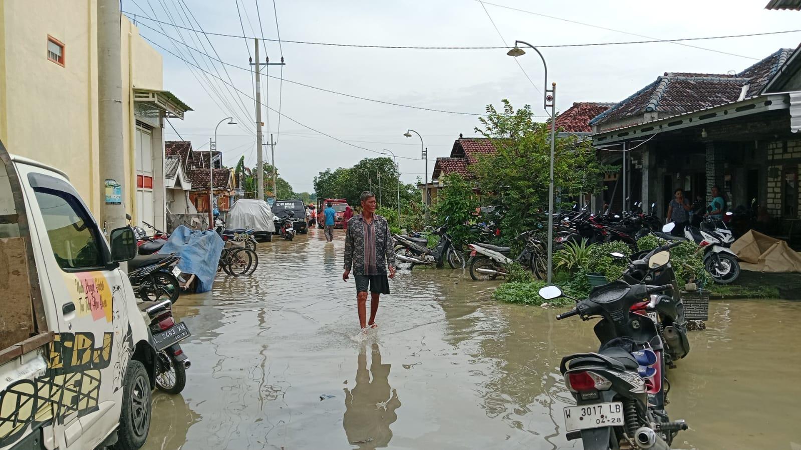 Diguyur Hujan Deras, Sungai Kali Lamong Meluap, Rendam Sejumlah Desa di Balongpanggang Gresik
