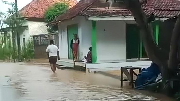 banjir-merendam-sejumlah-wilayah-di-Kabupaten-Sampang-Madura.jpg