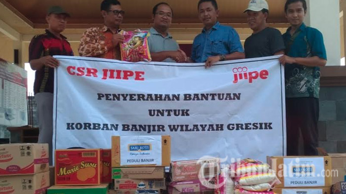 Bantuan Sembako Terus Berdatangan untuk Korban Banjir di Gresik