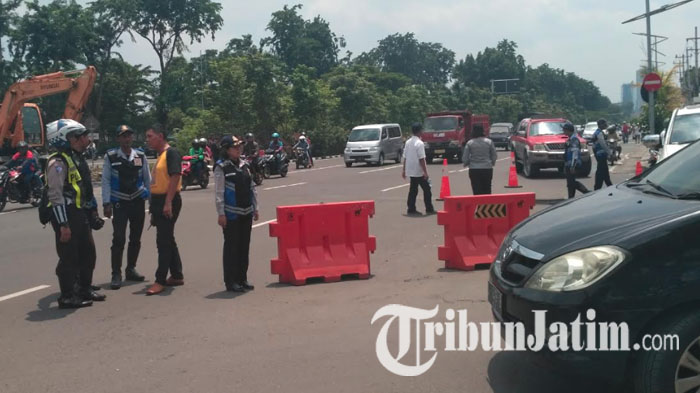 beberapa-ruas-jalan-di-jalan-injoko-dan-jalan-ahmad-yani-surabaya-ditutup-sebagian_20171125_113855.jpg