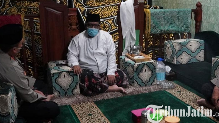 berita-gresik-kapolres-gresik-akbp-arief-fitrianto-saat-roadshow-ke-kiai-gus-nur-muhammad.jpg