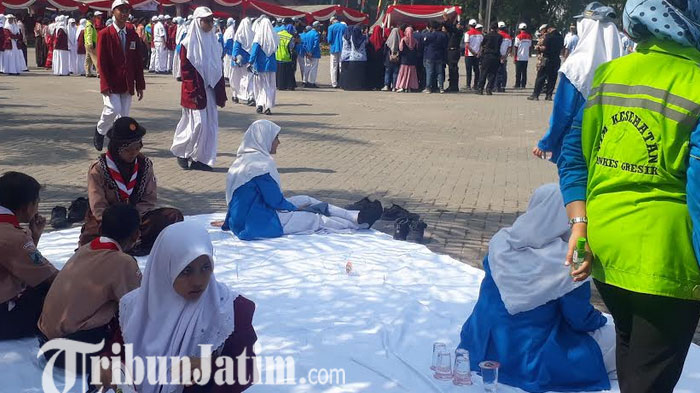 Upacara Peringatan Sumpah Pemuda di Pemkab Gresik, Peserta Upacara Banyak Yang Tumbang