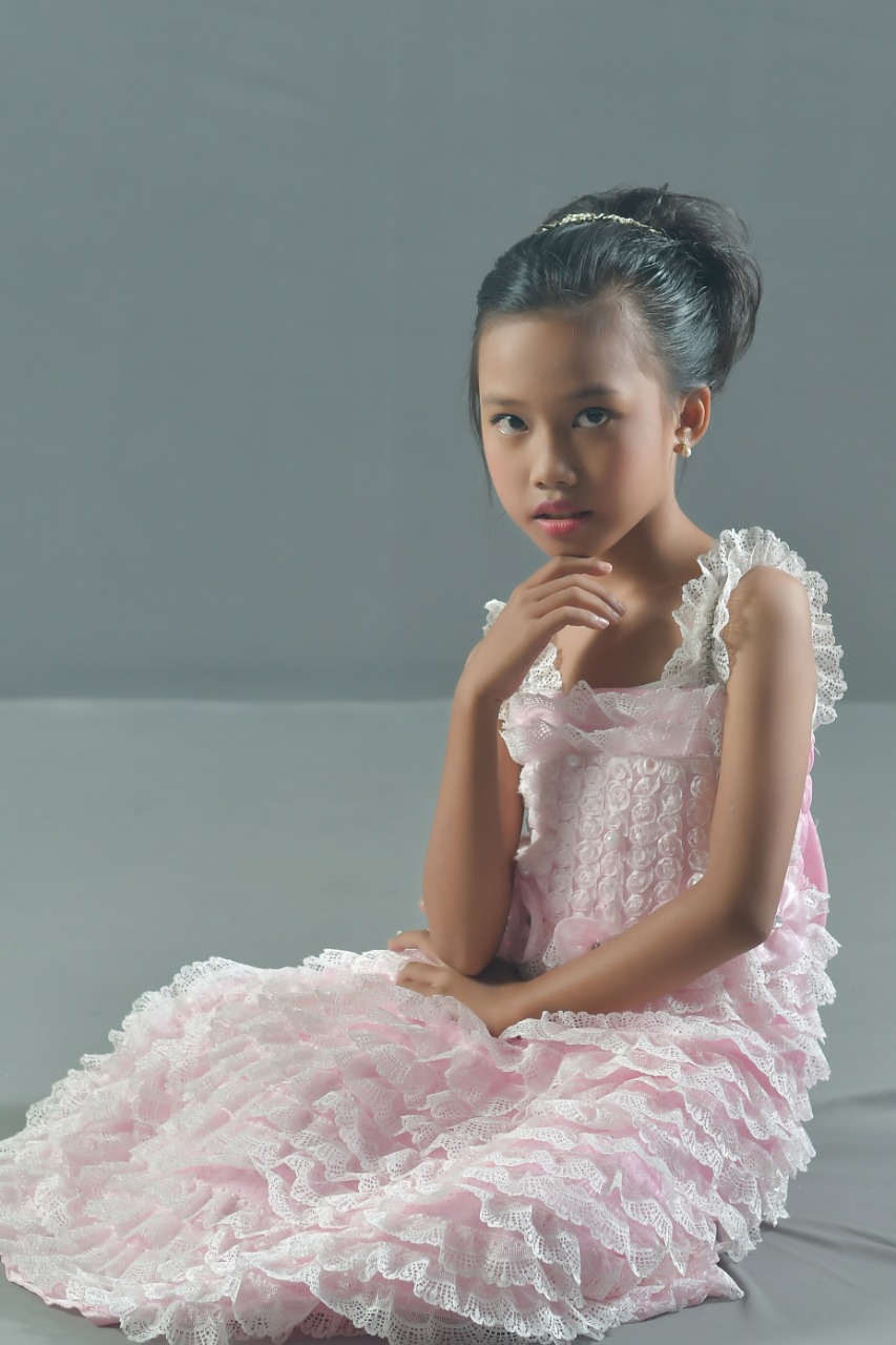 Isaura Model Cilik Yang Ingin Mendalami Dunia Make Up