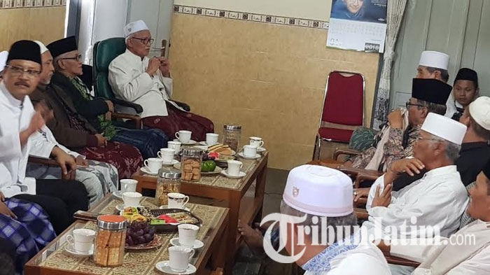 berita-kediri-para-kiai-pendukung-gus-ipul-di-ponpes-lirboyo-kota-kediri_20180206_112932.jpg