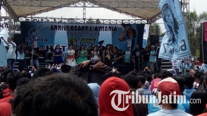 Panggung Dangdut HUT L.A Mania, Fadeli Bangkitkan Semangat Suporter Persela