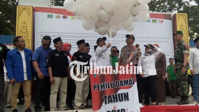 berita-lamongan-ikrar-pemilu-damai-di-lamongan-jawa-timur_20180919_111122.jpg