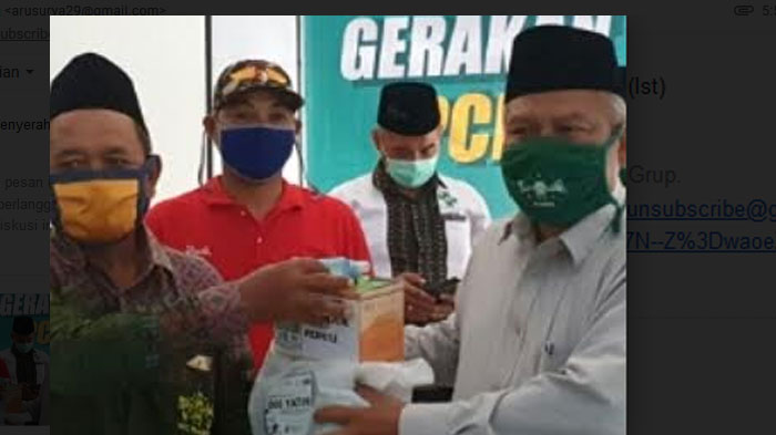 berita-nganjuk-pcnu-nganjuk-bagikan-masker-gratis-ke-warga.jpg
